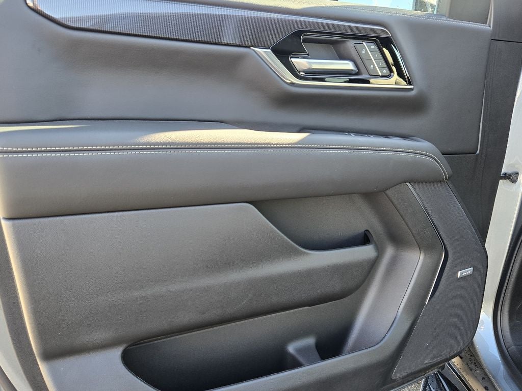 2025 GMC Yukon Elevation