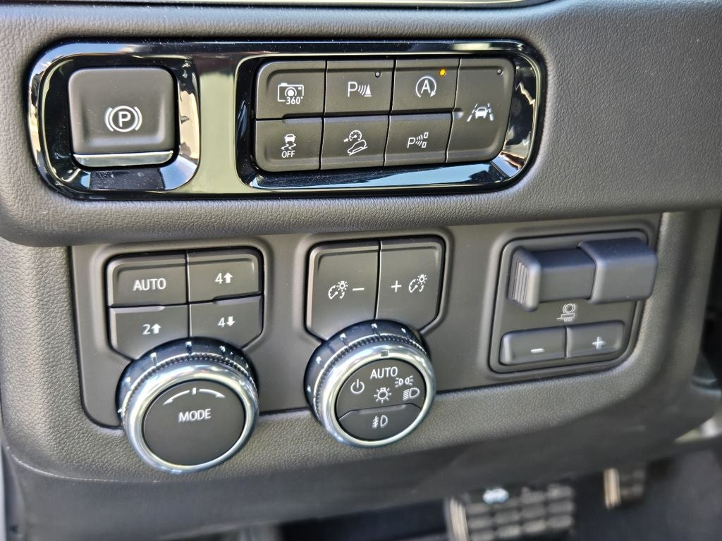 2025 GMC Yukon Elevation