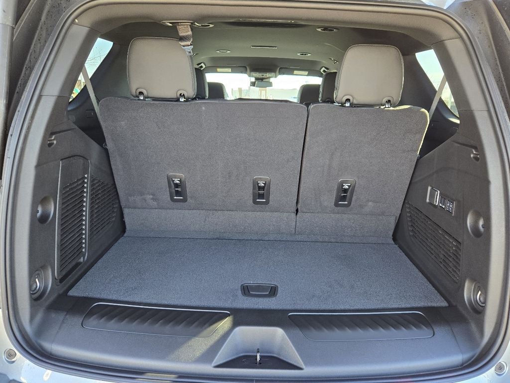 2025 GMC Yukon Elevation