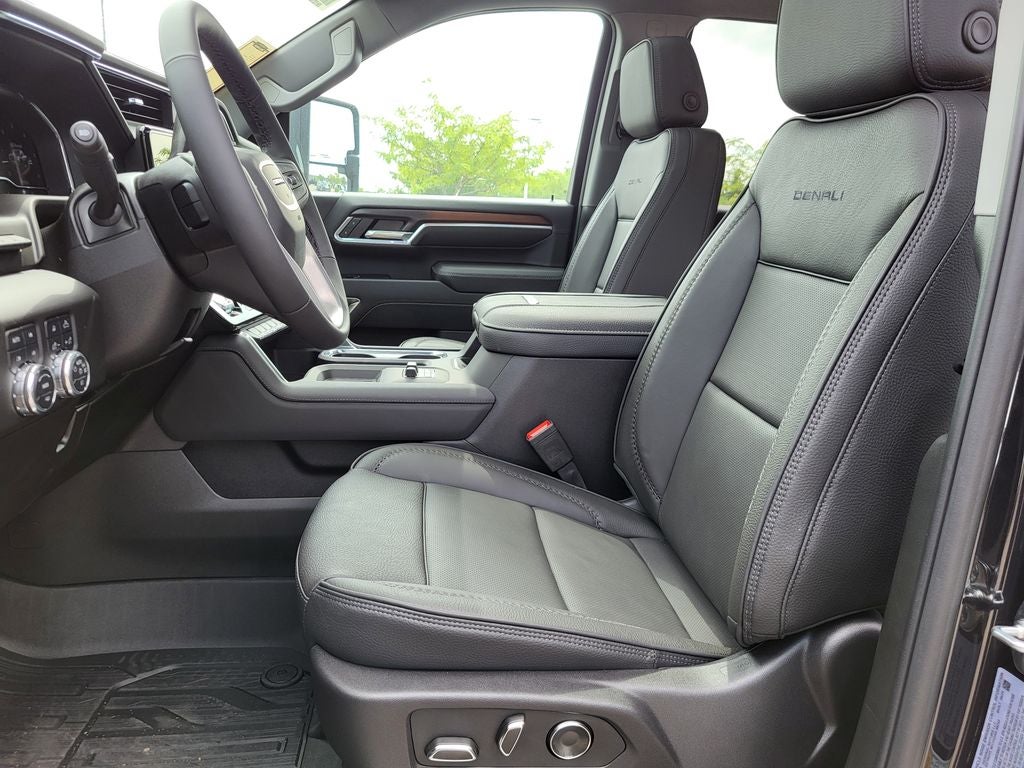 2025 GMC Sierra 2500 HD Denali