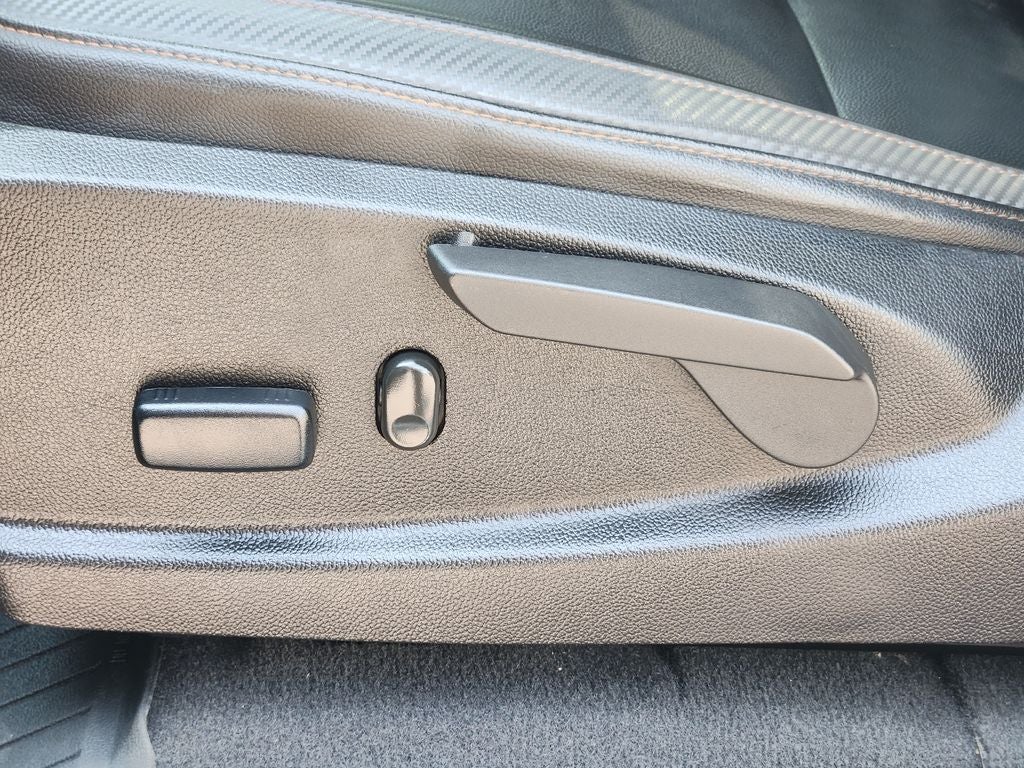 2022 GMC Canyon 4WD AT4 w/Leather