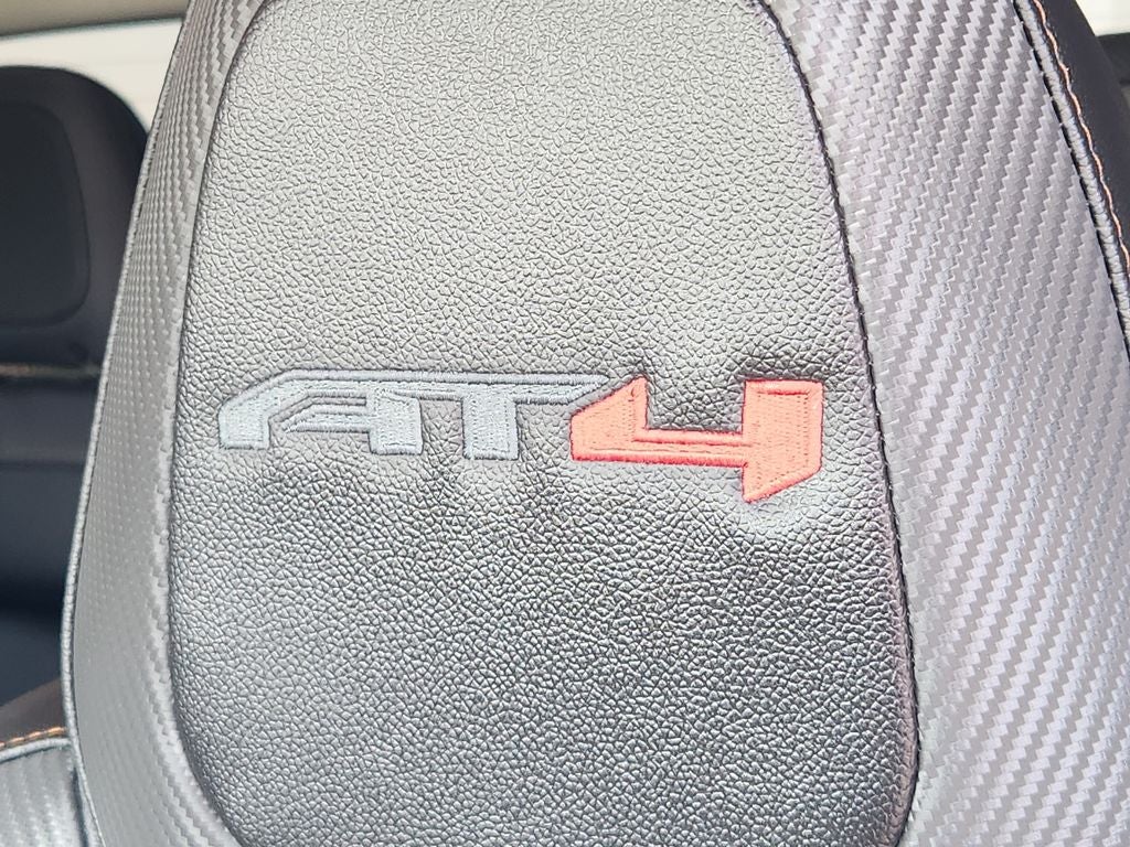 2022 GMC Canyon 4WD AT4 w/Leather
