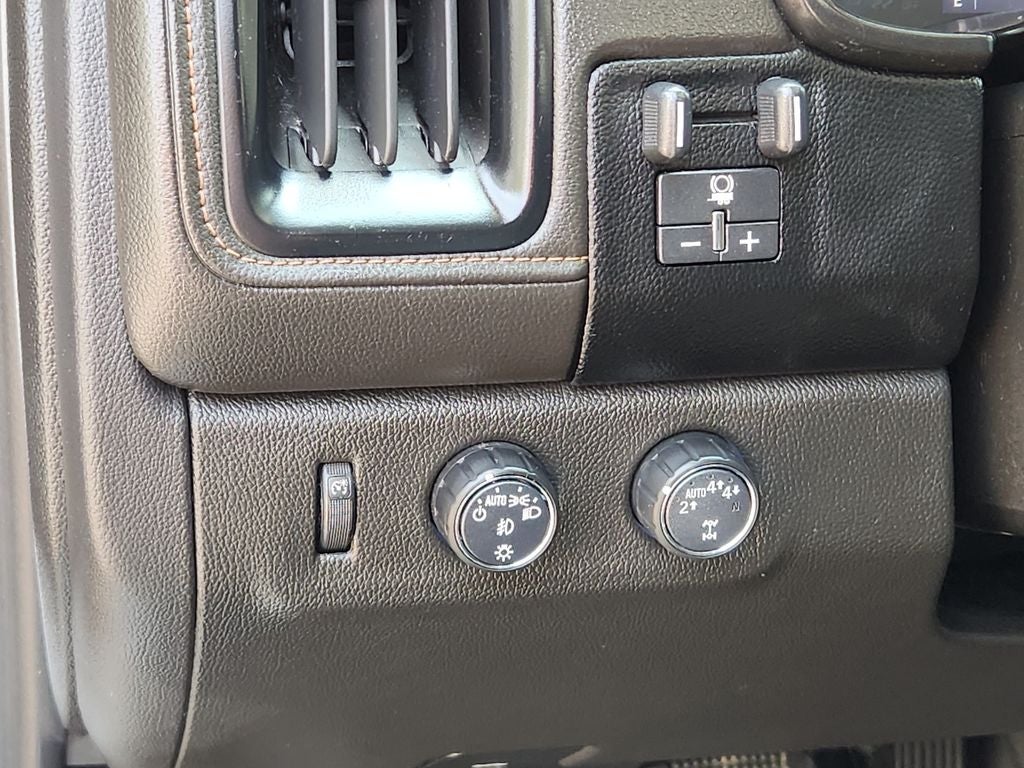 2022 GMC Canyon 4WD AT4 w/Leather