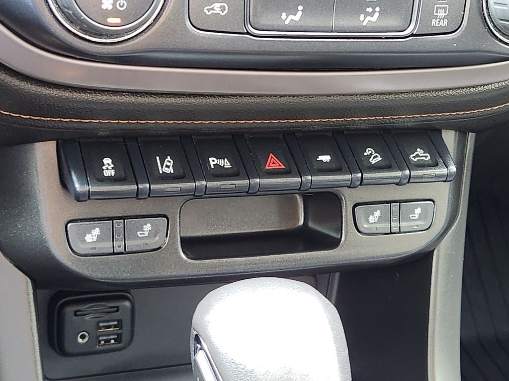 2022 GMC Canyon 4WD AT4 w/Leather