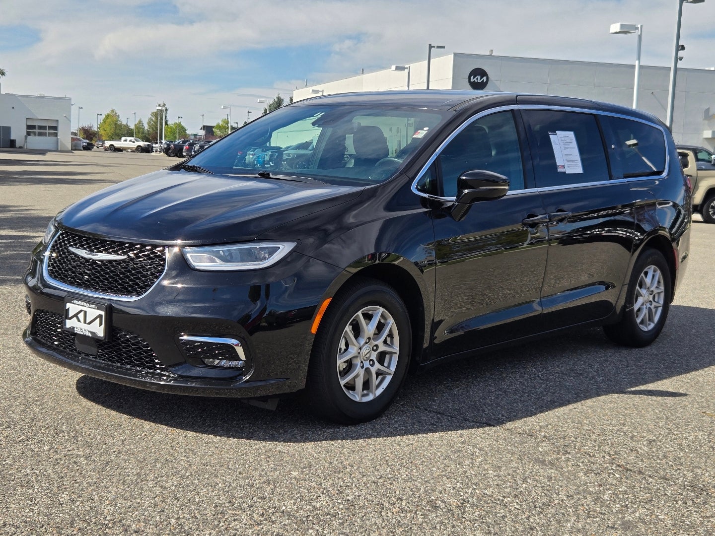 2025 Chrysler Pacifica Select