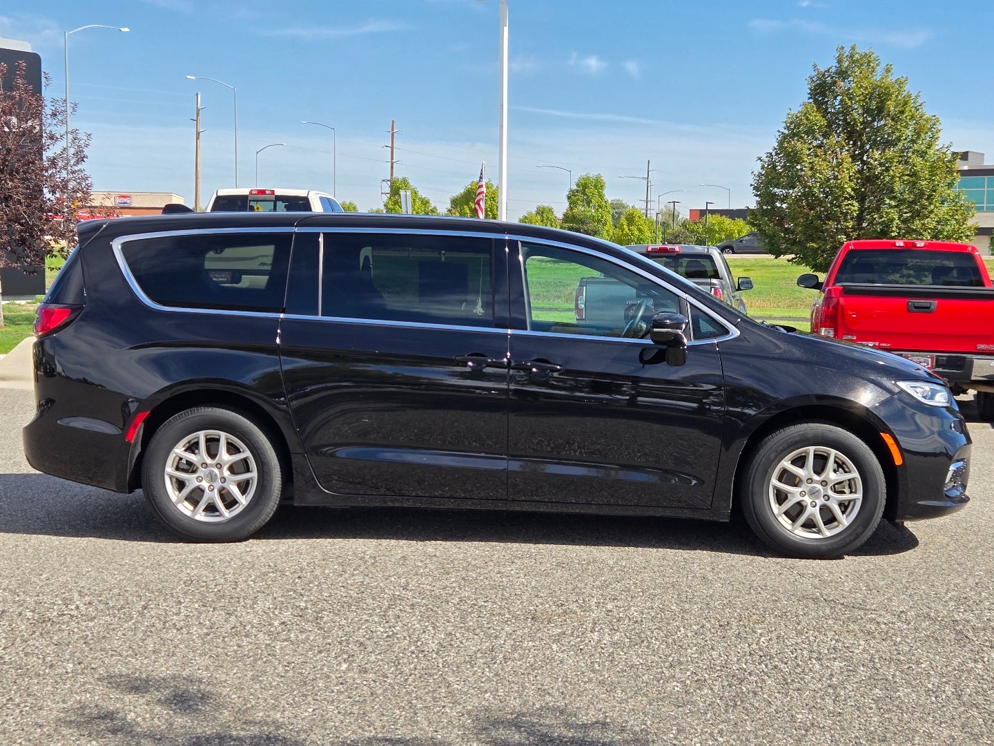 2025 Chrysler Pacifica Select