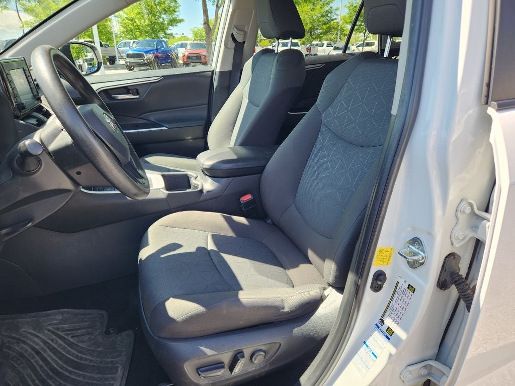 2022 Toyota RAV4 XLE