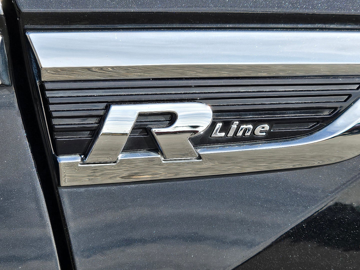 2020 Volkswagen Tiguan SE R-Line Black