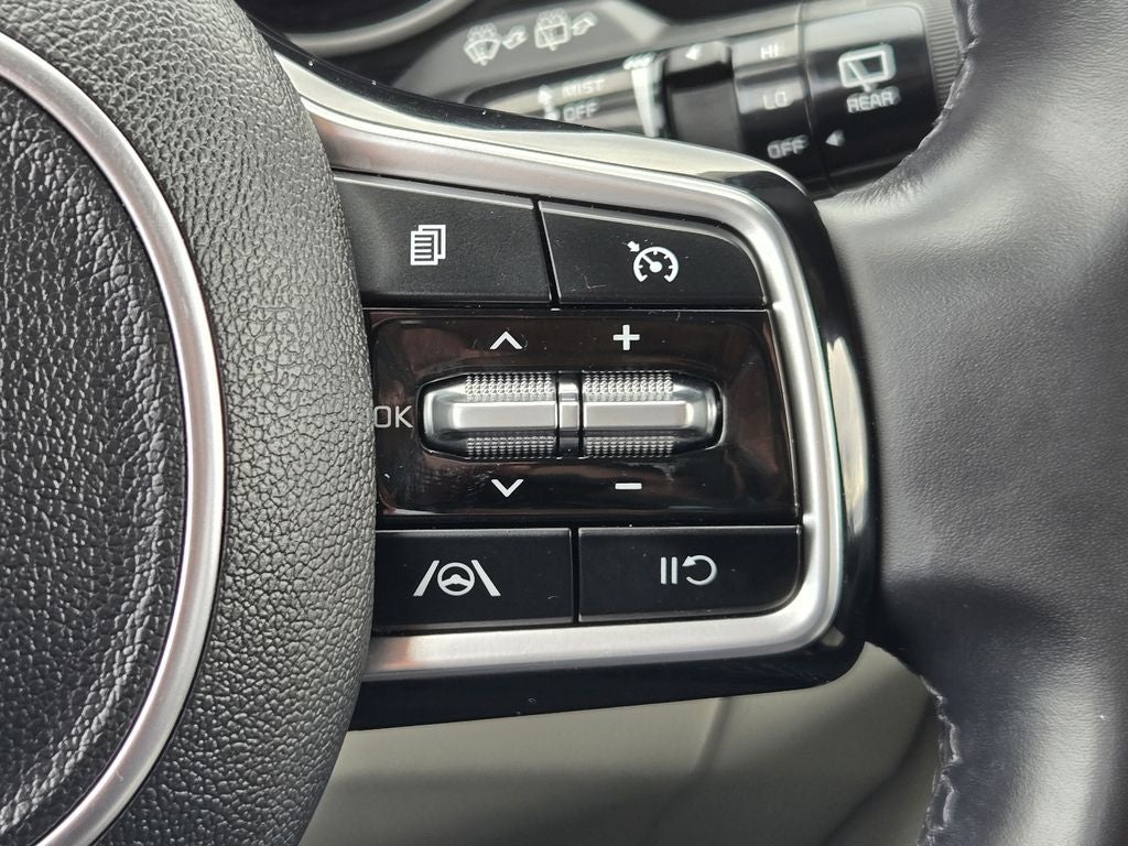 2023 Kia Carnival LX