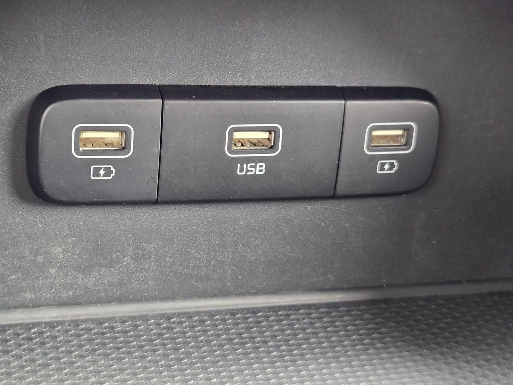 2023 Kia Carnival LX